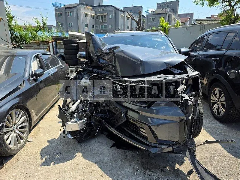 Photo 2 of 17: 2020 Kia Sorento, VIN KNARL81BGMA016383 — Korean insurance auction