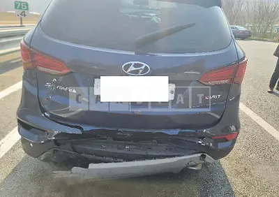 Photo 1 of 8: 2017 Hyundai Santa Fe, VIN KMHSW81UBHU741427 — Korean insurance auction