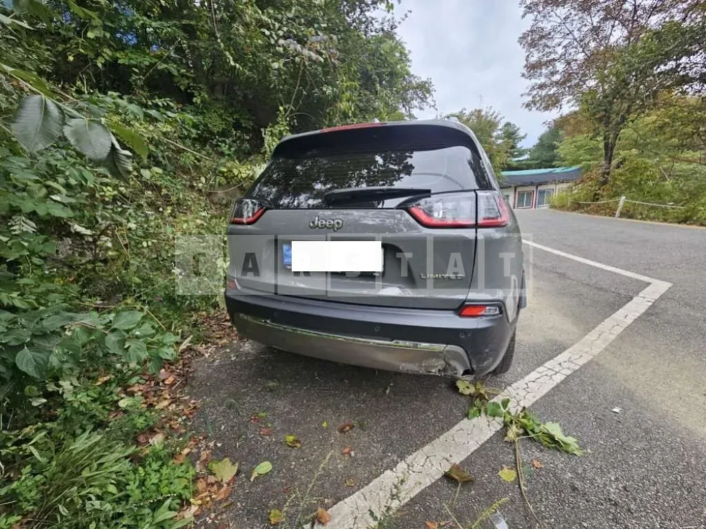 Photo 2 of 7: 2022 Jeep Cherokee — Korean insurance auction