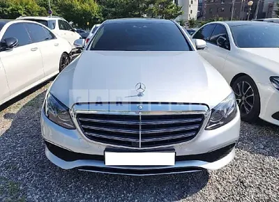 Photo 1 of 37: 2017 Mercedes-Benz E 300 4Matic — Korean insurance auction
