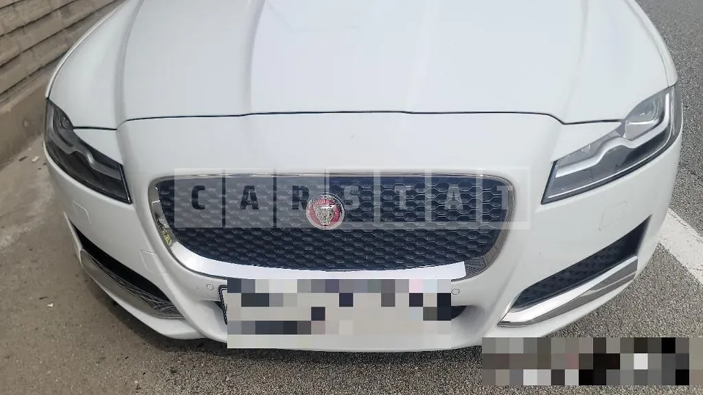 Photo 2 of 38: 2019 Jaguar XF 25T — Korean insurance auction