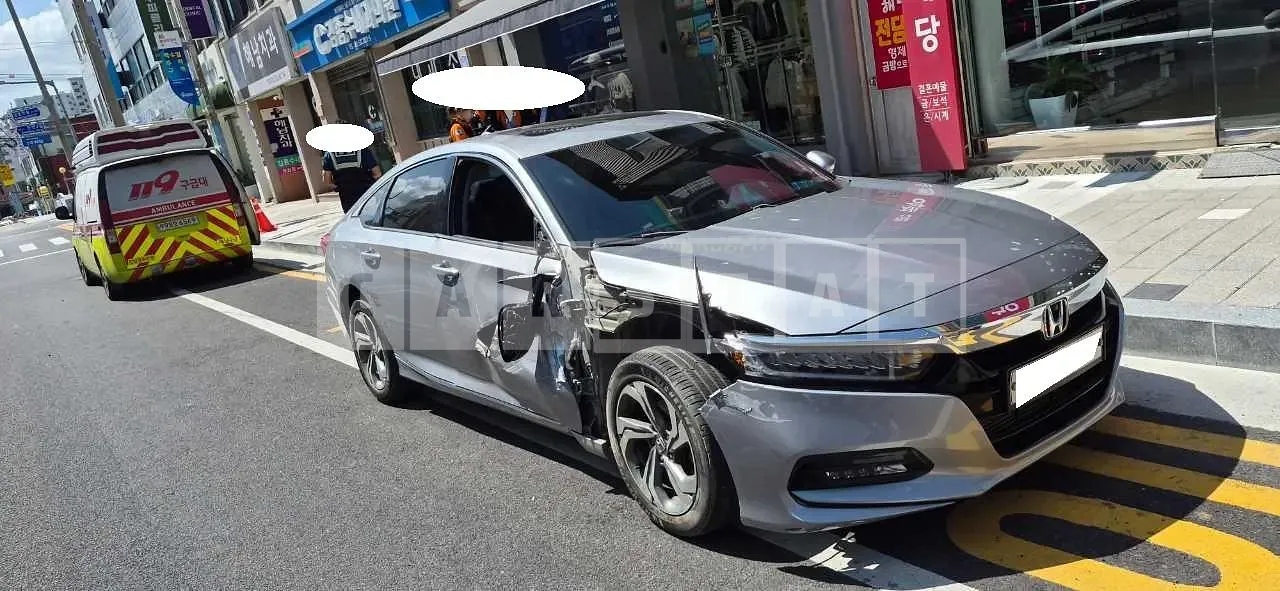 Photo 2 of 12: 2018 Honda Accord 1.5 Turbo, VIN 1HGCV1650JA510449 — Korean insurance auction