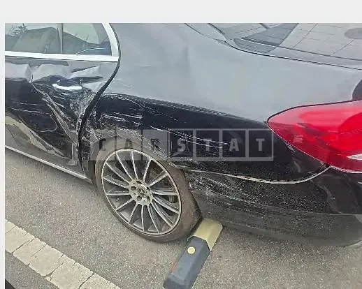 Photo 2 of 17: 2017 Mercedes-Benz E200 — Korean insurance auction