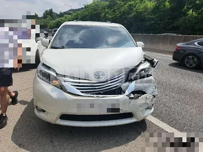 Photo 1 of 7: 2017 Toyota Siena 4WD — Korean insurance auction
