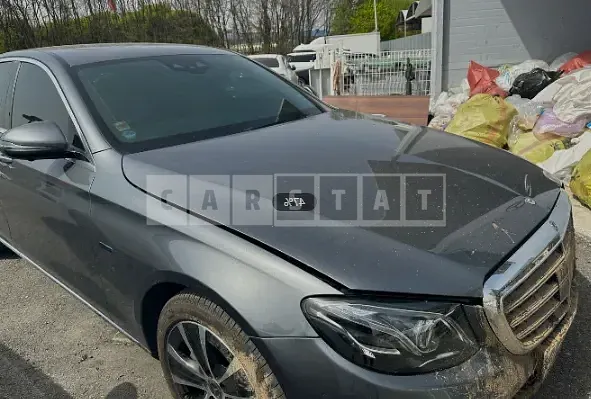 Photo 2 of 9: 2020 Mercedes-Benz E300 e 4Matic, VIN W1KZF5EB5LA817918 — Korean insurance auction
