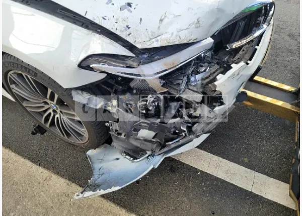 Photo 2 of 18: 2019 BMW 530i M Sport Package Plus — Korean insurance auction