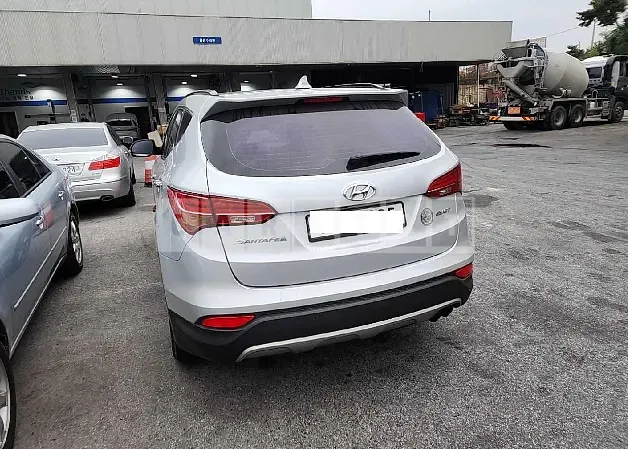 Photo 2 of 15: 2015 Hyundai Santa Fe, VIN KMHSW81UBFU314676 — Korean insurance auction