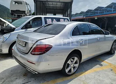 Photo 1 of 36: 2017 Mercedes-Benz E220d 4Matic, VIN WDDZF0FB7HA223517 — Korean insurance auction