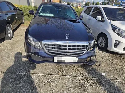 Photo 1 of 19: 2017 Mercedes-Benz E300 4Matic — Korean insurance auction