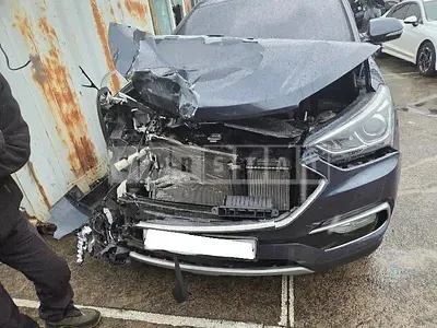 Photo 1 of 18: 2016 Hyundai Santa Fe, VIN KMHSW81UDGU671555 — Korean insurance auction