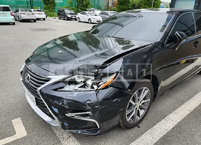 Photo 2 of 7: 2016 Lexus ES300h, VIN JTHBW1GG4G2104021 — Korean insurance auction