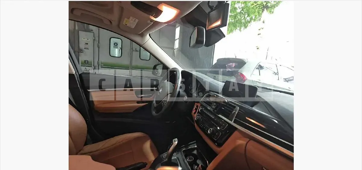 Photo 2 of 28: 2018 BMW 320i — Korean insurance auction