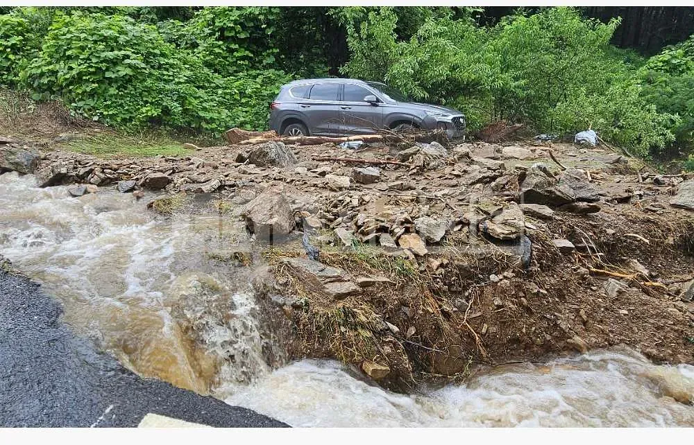 Photo 2 of 3: 2018 Hyundai Santa Fe TM — Korean insurance auction