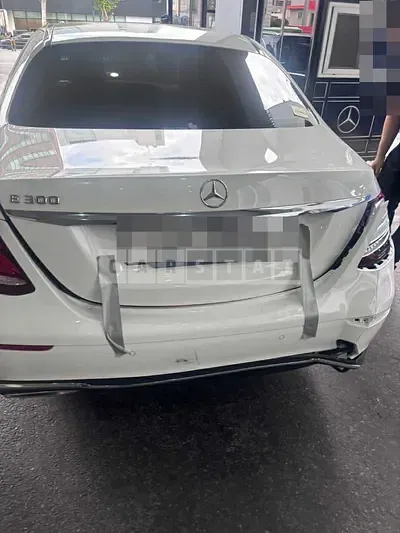 Photo 1 of 13: 2018 Mercedes-Benz E300 — Korean insurance auction