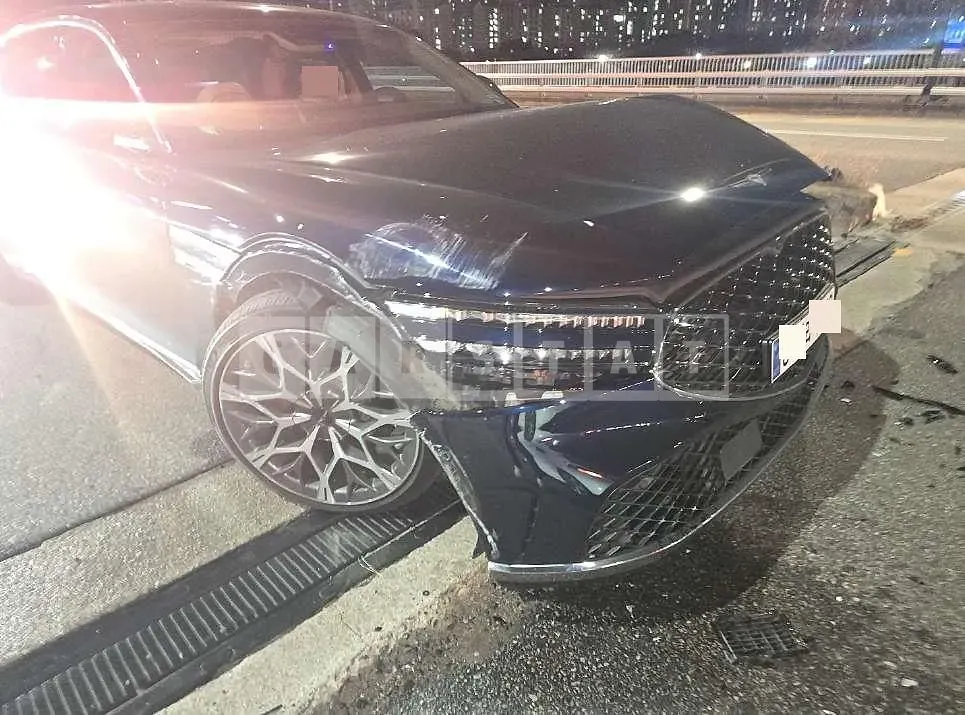 Photo 2 of 6: 2023 Genesis G90 AWD — Korean insurance auction