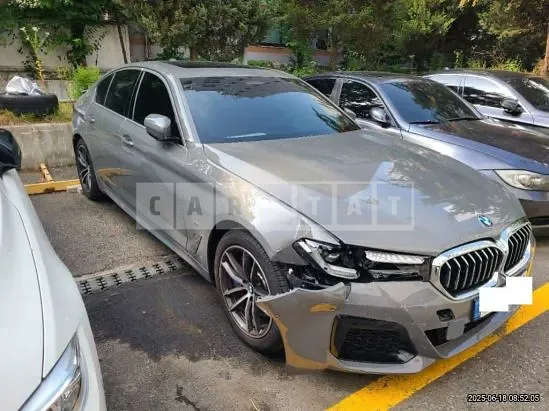Photo 2 of 11: 2022 BMW 520i — Korean insurance auction