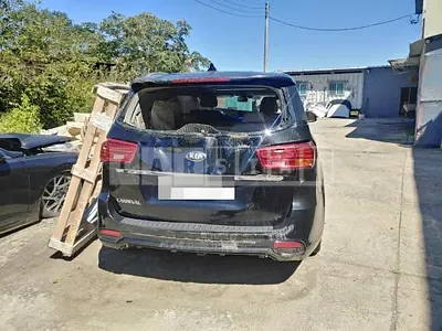 Photo 1 of 12: 2018 Kia Carnivals — Korean insurance auction