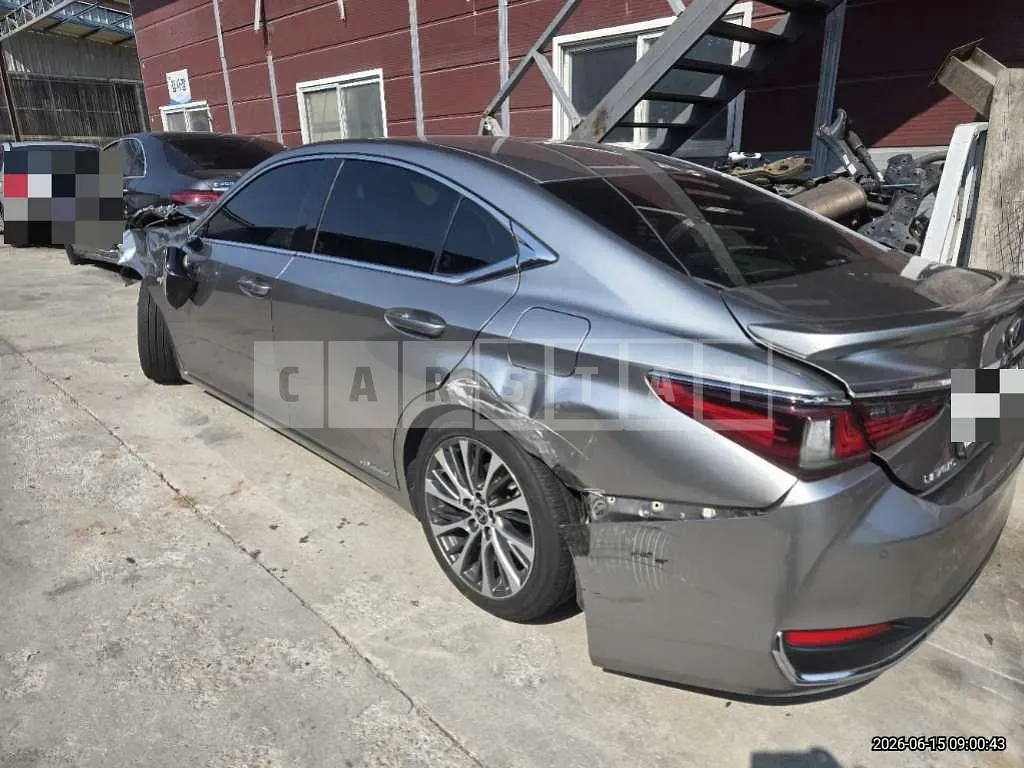 Photo 2 of 8: 2019 Lexus ES300h — Korean insurance auction