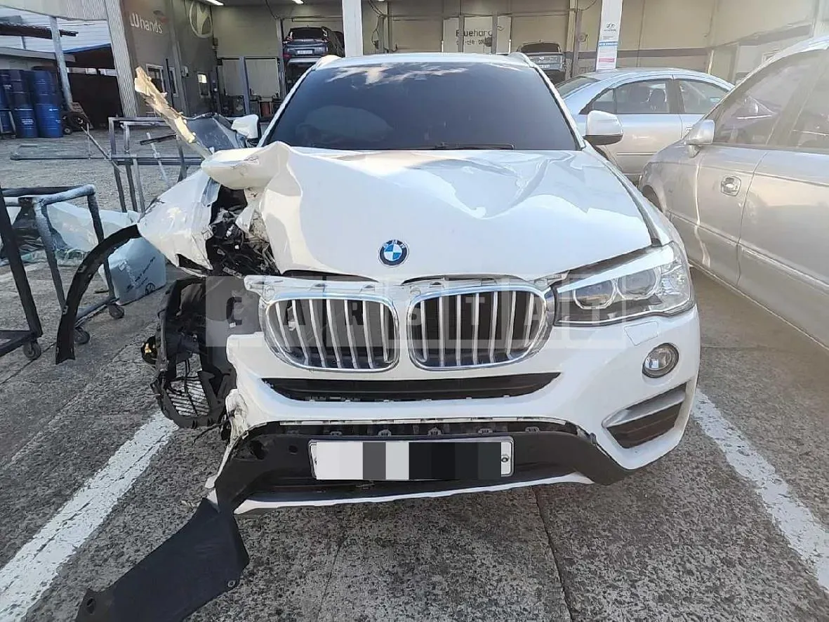 Photo 2 of 9: 2017 BMW X4 xDrive20d, VIN WBAXX1102H0T38278 — Korean insurance auction
