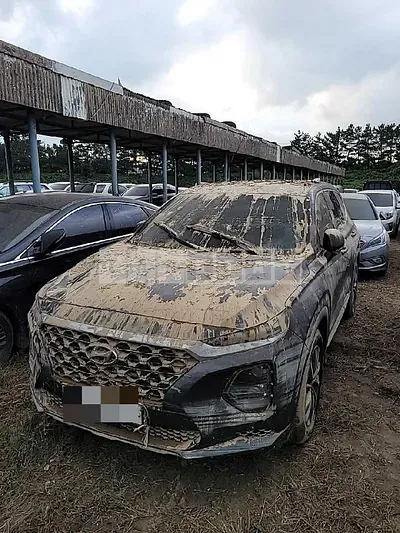 Photo 1 of 4: 2019 Hyundai Santa Fe, VIN KMHS281BBKU181827 — Korean insurance auction