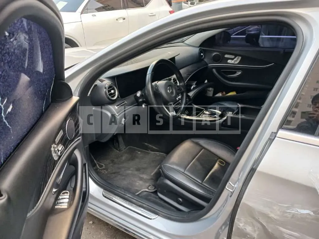 Photo 2 of 11: 2017 Mercedes-Benz E 300, VIN WDDZF4JB2HA035633 — Korean insurance auction