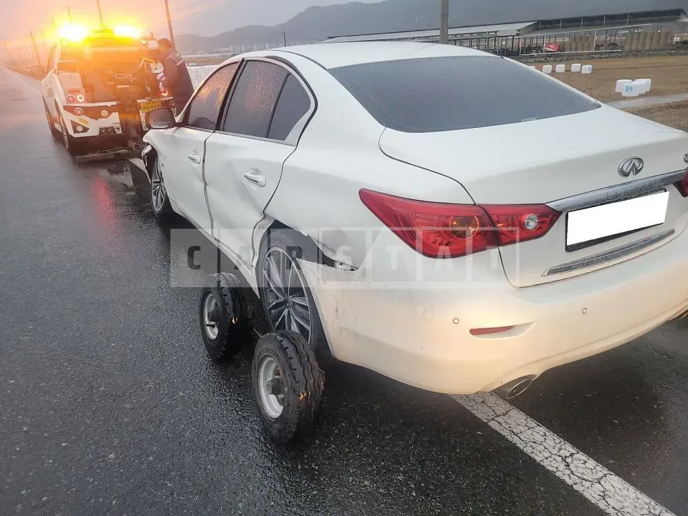 Photo 2 of 4: 2015 Infiniti Nissan Q50 2.2d, VIN JNKDV71E6FM531208 — Korean insurance auction