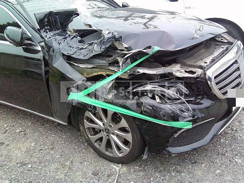 Photo 2 of 11: 2019 Mercedes-Benz E300 — Korean insurance auction