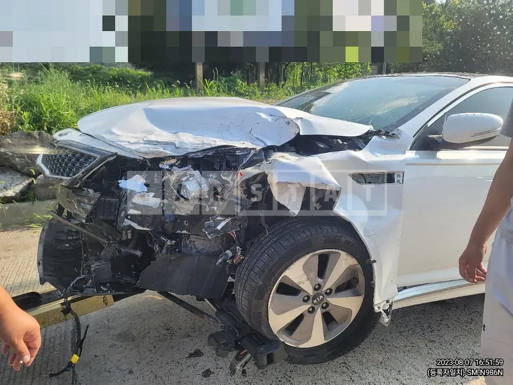 Photo 2 of 9: 2014 Kia K5, VIN KNAGR41CBFA077080 — Korean insurance auction