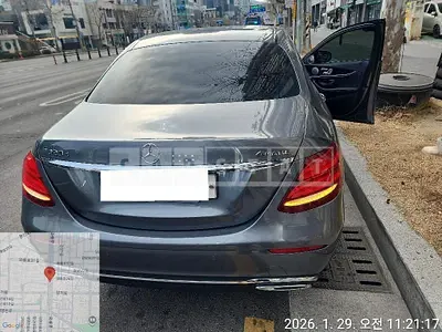 Photo 1 of 33: 2017 Mercedes-Benz E220d 4Matic Avantgarde, VIN WDDZF0FB5JA334959 — Korean insurance auction