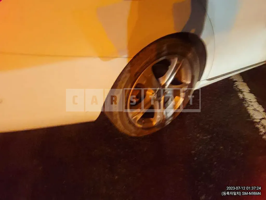 Photo 2 of 21: 2017 Mercedes-Benz E220d, VIN WDDZF0EB6HA065267 — Korean insurance auction