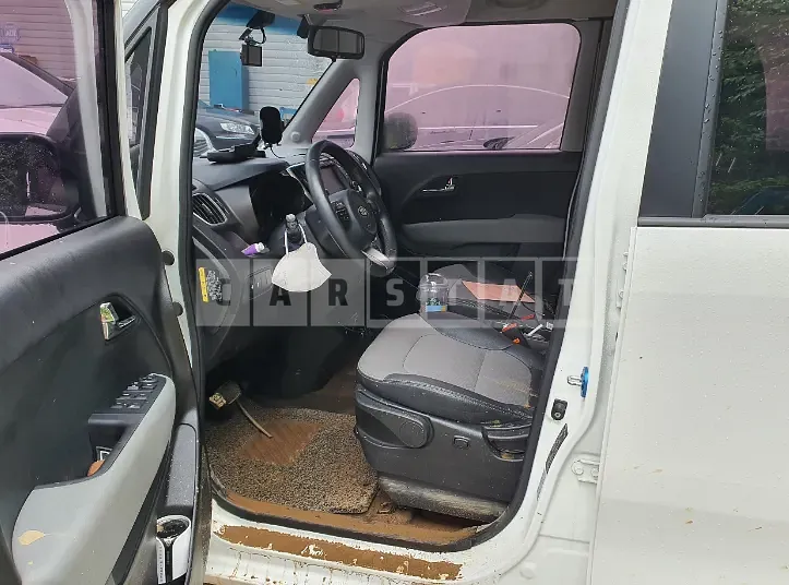 Photo 2 of 16: 2017 Kia Carnival, VIN KNAME811BHS301325 — Korean insurance auction
