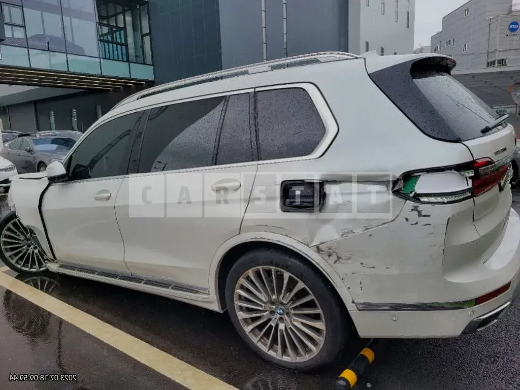 Photo 2 of 9: 2021 BMW X7 xDrive40i, VIN WBACW2105M9G34699 — Korean insurance auction