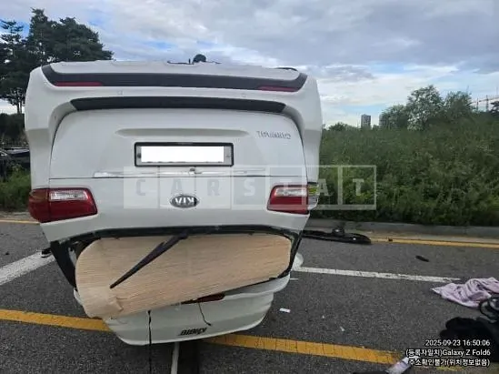 Photo 2 of 9: 2017 Kia Carnival — Korean insurance auction