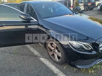 Photo 1 of 10: 2018 Mercedes-Benz E 200, VIN WDDZF4CB9JA425633 — Korean insurance auction