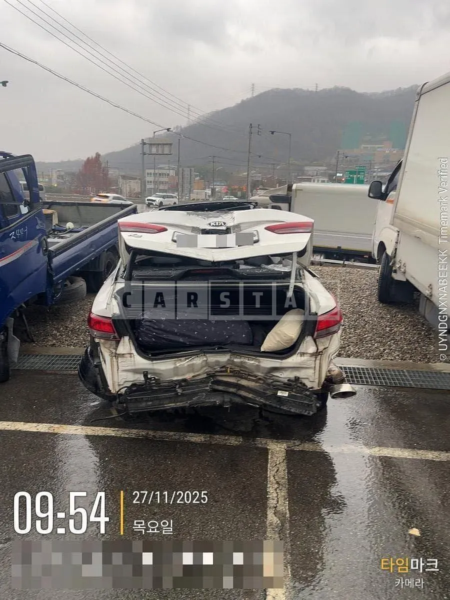 Photo 2 of 11: 2018 Kia K5 — Korean insurance auction