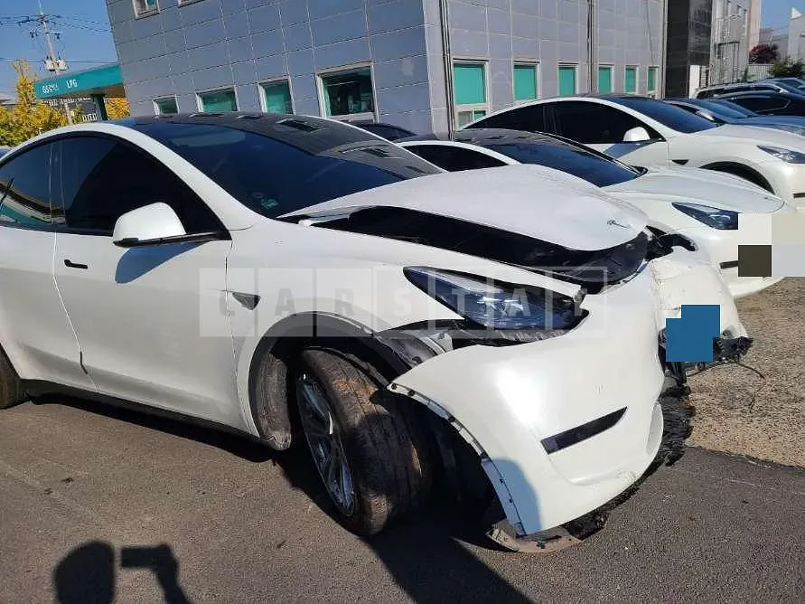 Photo 2 of 26: 2023 Tesla Model Y RWD, VIN LRWYGCFS1RC158655 — Korean insurance auction