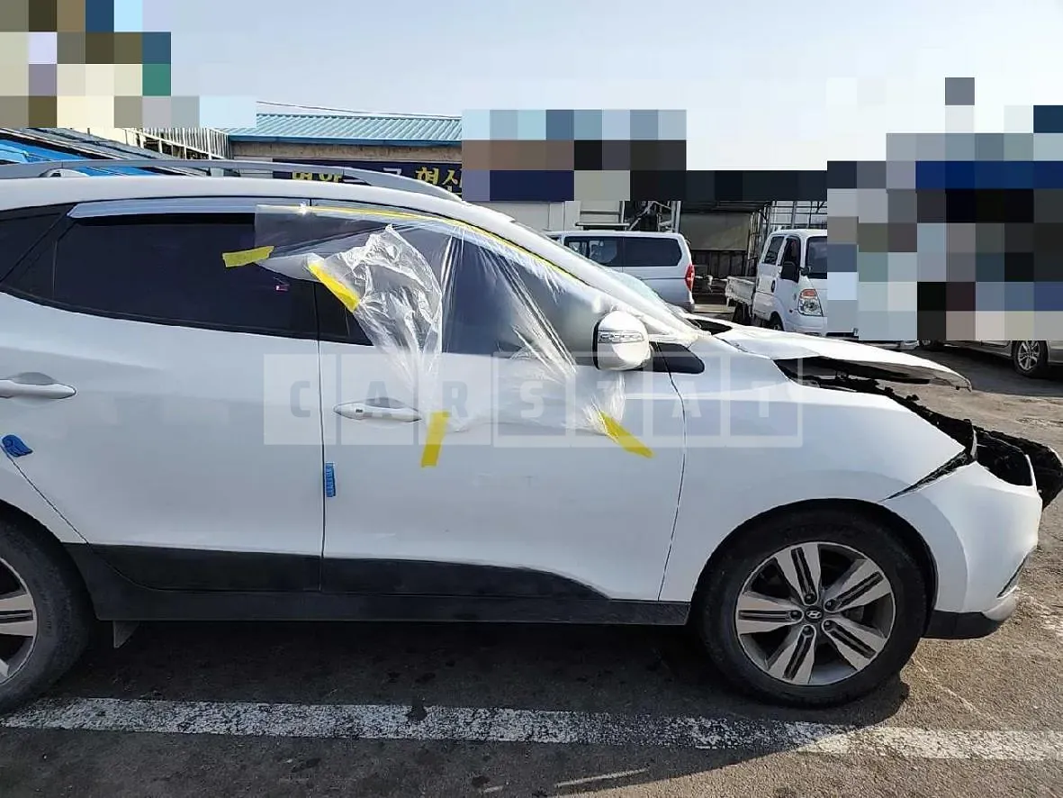 Photo 2 of 16: 2014 Hyundai Tucson, VIN KMHJT81VBFU986557 — Korean insurance auction