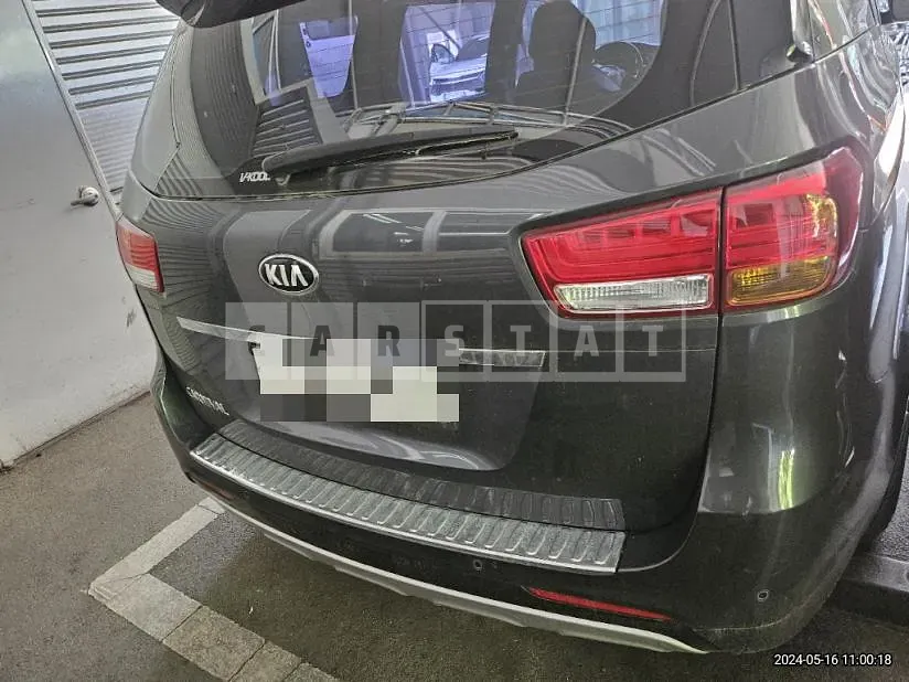 Photo 2 of 11: 2017 Kia Carnivals — Korean insurance auction