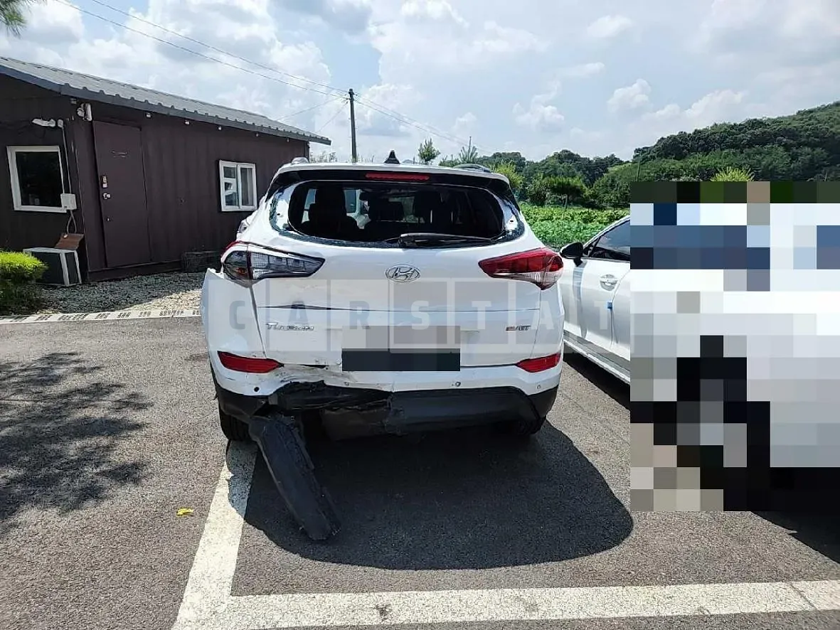 Photo 2 of 35: 2015 Hyundai Tucson — Korean insurance auction
