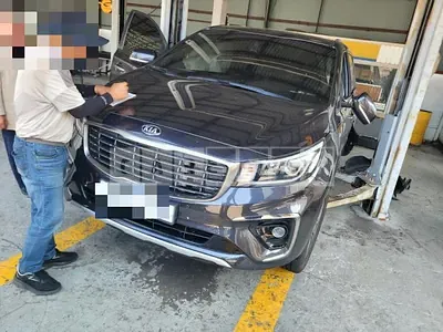 Photo 1 of 19: 2019 Kia Carnivals — Korean insurance auction