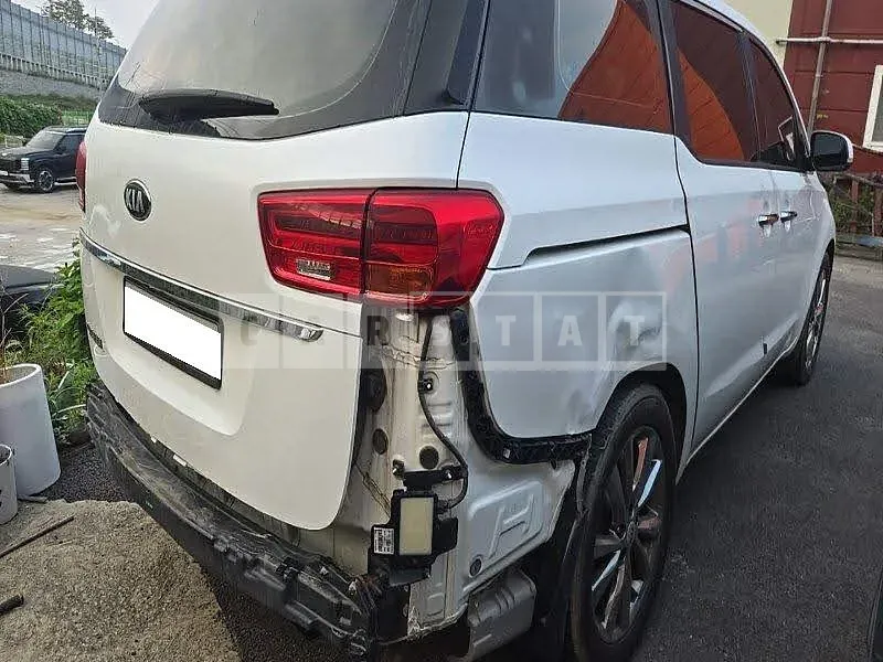 Photo 2 of 24: 2019 Kia Carnival, VIN KNAMC81ABLS619212 — Korean insurance auction