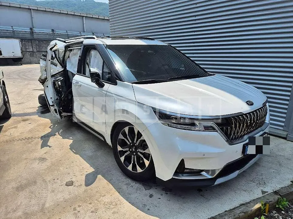 Photo 2 of 12: 2021 Kia Carnivals — Korean insurance auction