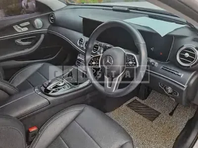 Photo 1 of 5: 2019 Mercedes-Benz E 300 4Matic, VIN WDDZF4KB6KA578554 — Korean insurance auction