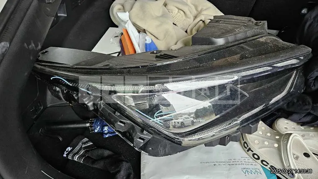 Photo 2 of 3: 2023 Kia (parts) EV6 4WD Headlamp — Korean insurance auction
