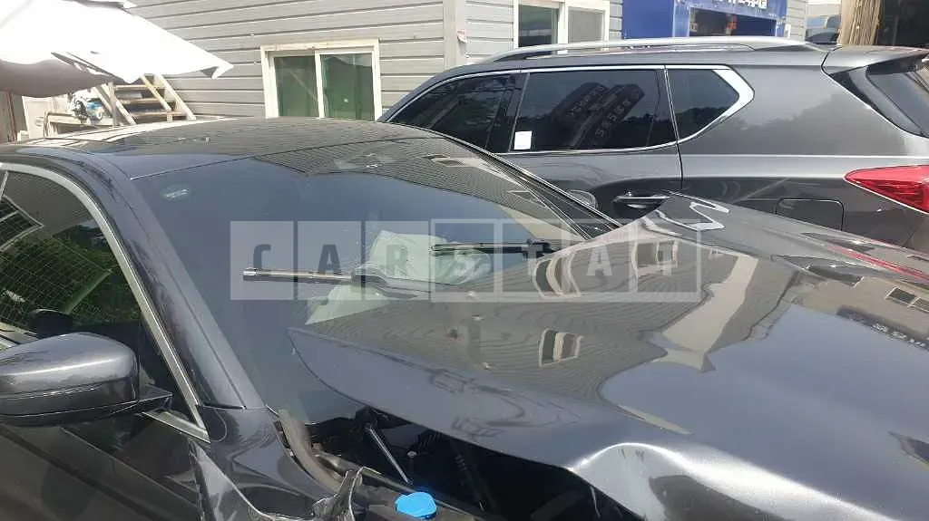 Photo 2 of 15: 2018 BMW 520d xDrive, VIN WBAJC5104JG860299 — Korean insurance auction