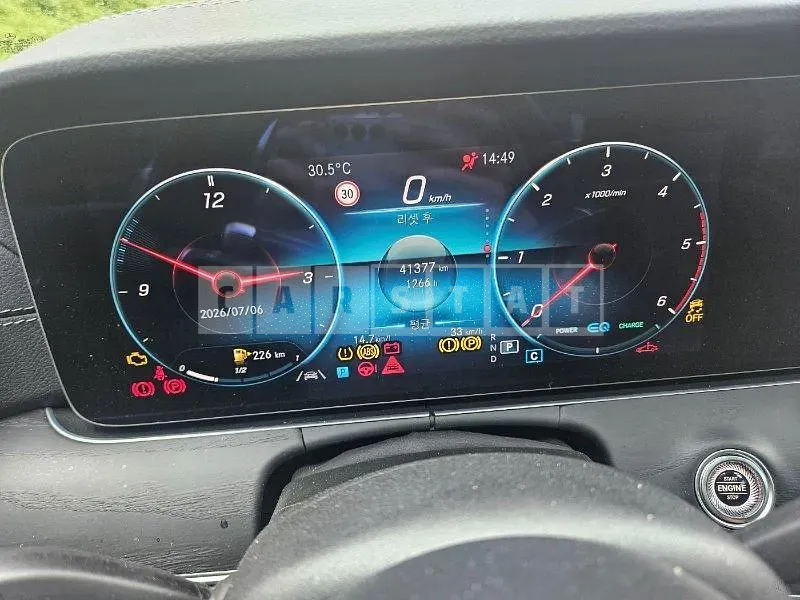 Photo 2 of 38: 2022 Mercedes-Benz E220 d 4Matic — Korean insurance auction