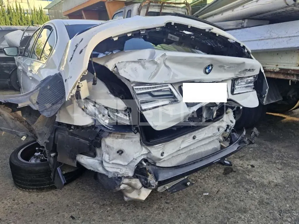 Photo 2 of 21: 2019 BMW 530i M Sport Package Plus, VIN WBAJD3107KWW01945 — Korean insurance auction