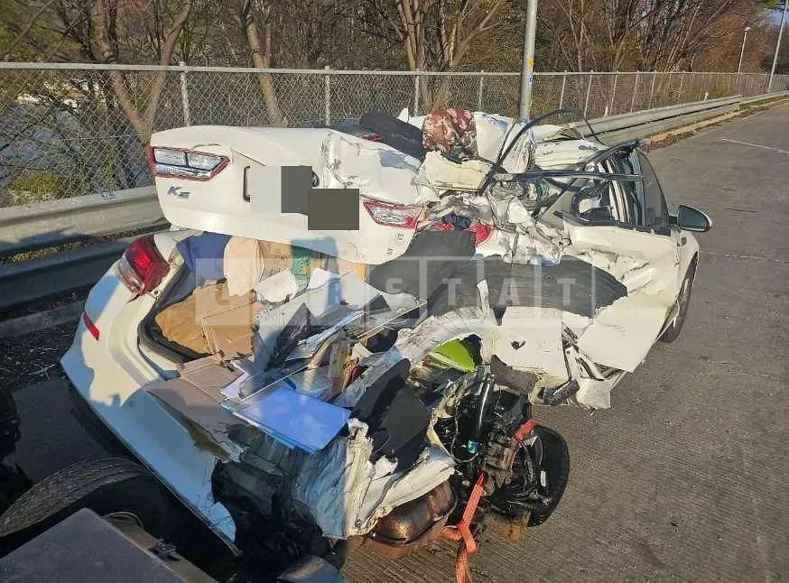 Photo 2 of 9: 2019 Kia K5 LPG, VIN KNAGT416BLA390167 — Korean insurance auction