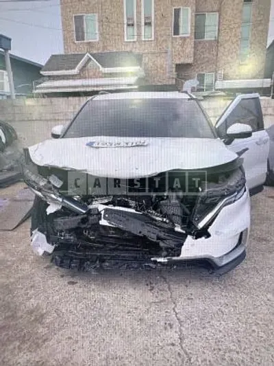 Photo 1 of 4: 2023 Kia Carnival, VIN KNANB81BBPS204580 — Korean insurance auction