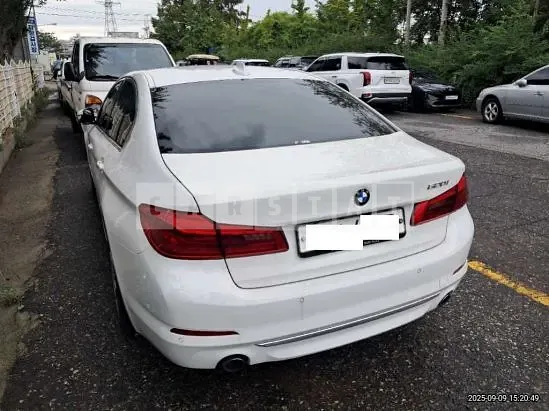 Photo 2 of 6: 2018 BMW 520i — Korean insurance auction